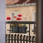 Stylish & Brand New 1 Bdr In Old Town *