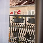 Stylish & Brand New 1 Bdr In Old Town Lägenhet