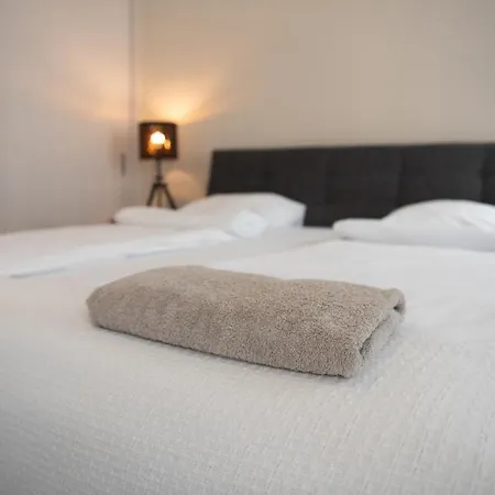 Stylish & Brand New 1 Bdr In Old Town Апартаменти *