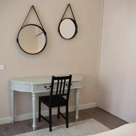 Stylish & Brand New 1 Bdr In Old Town Lägenhet