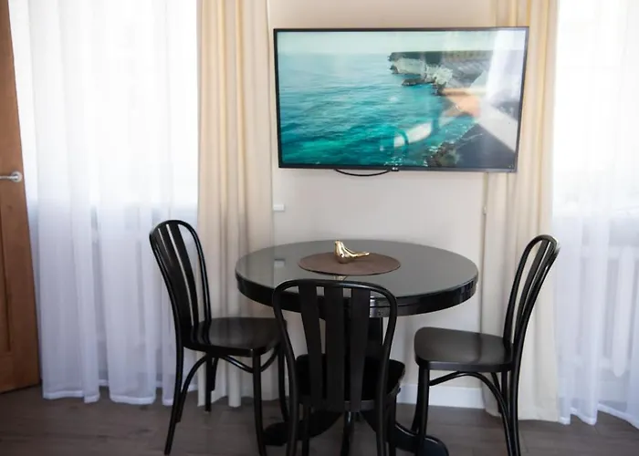 Апартаменти Stylish & Brand New 1 Bdr In Old Town *