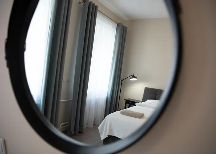 Stylish & Brand New 1 Bdr In Old Town