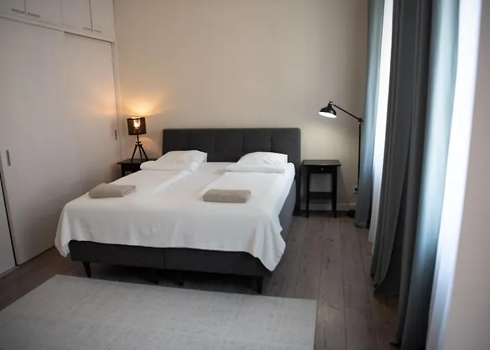 Stylish & Brand New 1 Bdr In Old Town