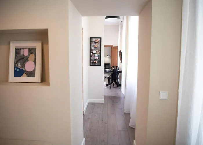 Stylish & Brand New 1 Bdr In Old Town