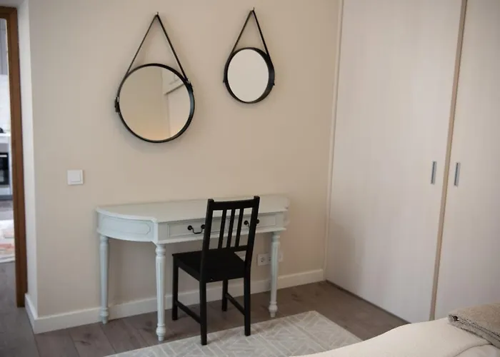 Stylish & Brand New 1 Bdr In Old Town Apartment