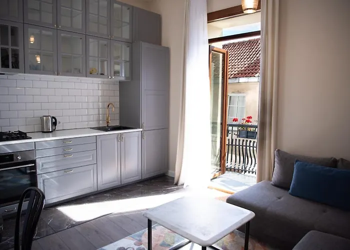 Stylish & Brand New 1 Bdr In Old Town *