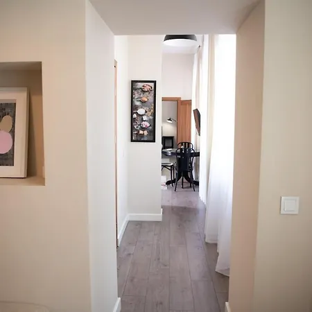 Stylish & Brand New 1 Bdr In Old Town