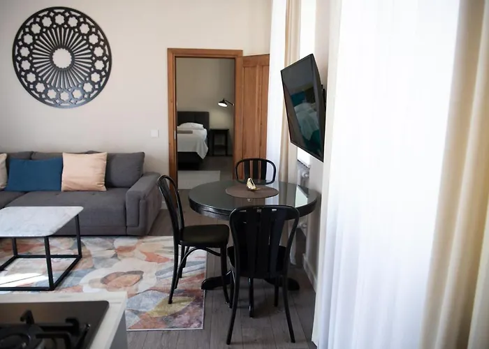 Stylish & Brand New 1 Bdr In Old Town Lägenhet